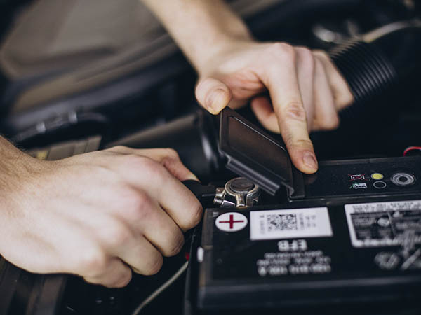 Досвідчений автоелектрик
